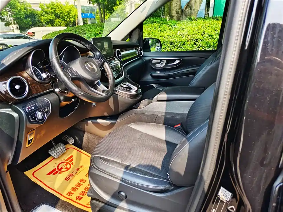 Mercedes-Benz V-class