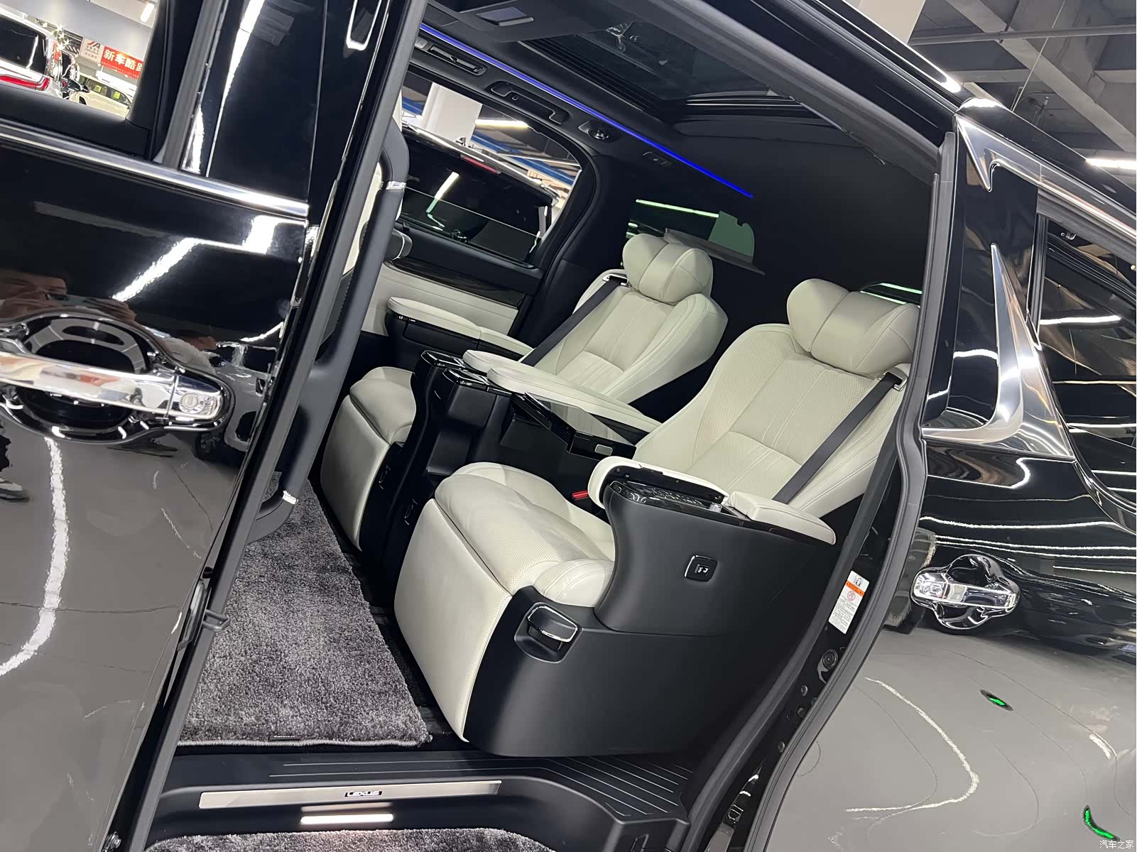 Lexus LM, 2021 11