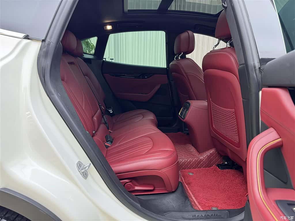 Maserati Levante, 2019 12