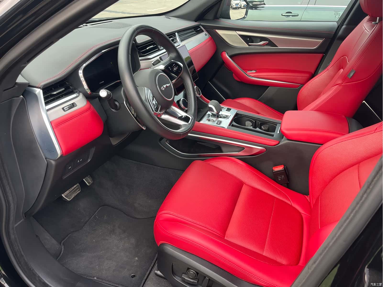 Jaguar F-PACE, 2024 4