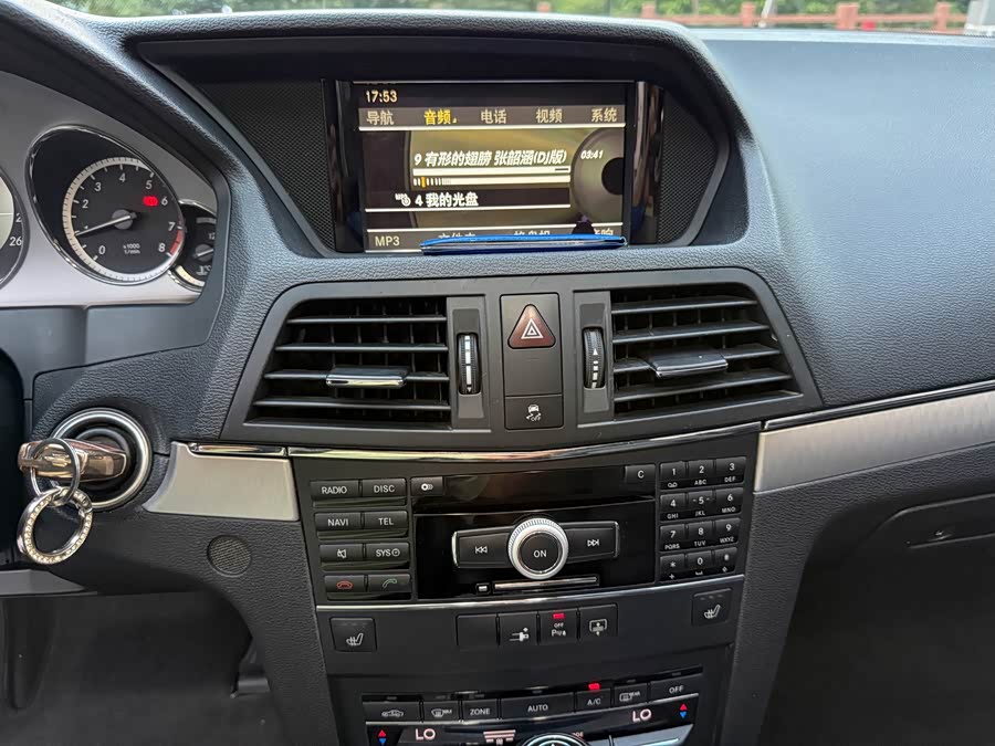 Mercedes-Benz E-Class 2011, фото 8