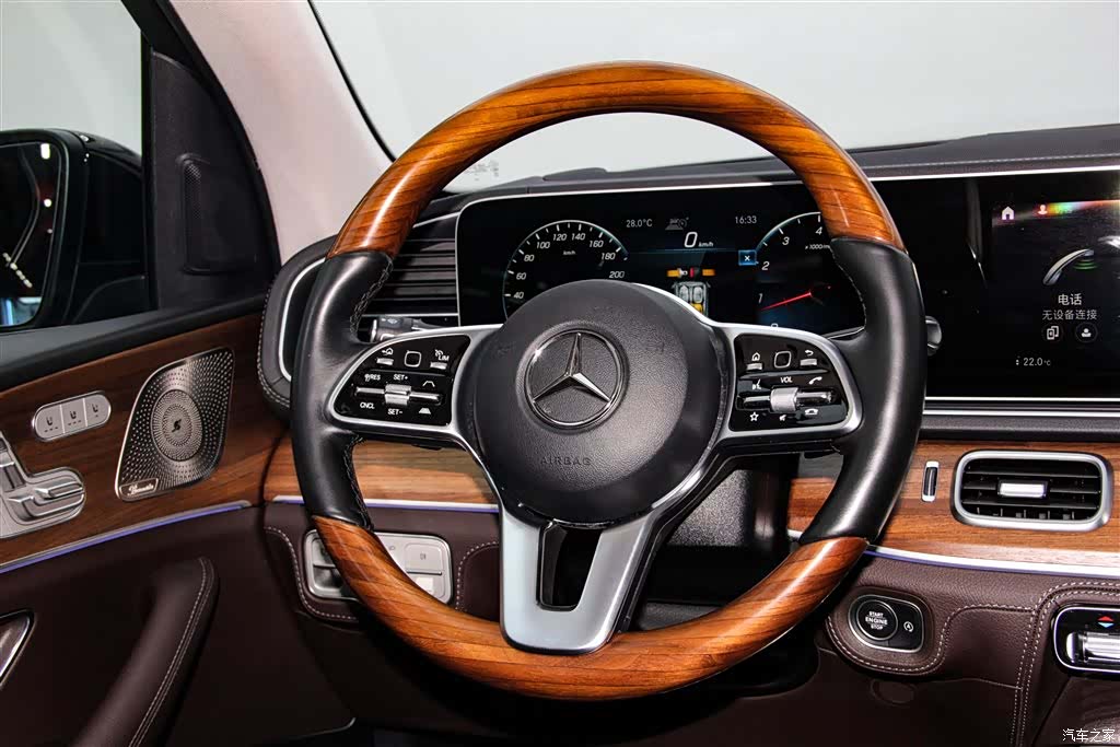 Mercedes-Benz GLS, 2024 15