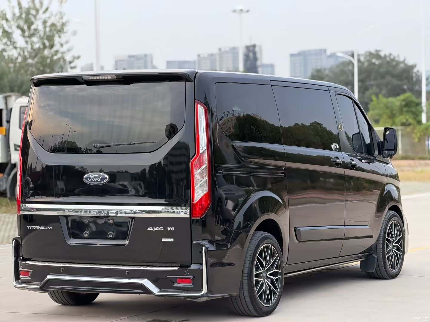 Ford Tourneo, 2022 4