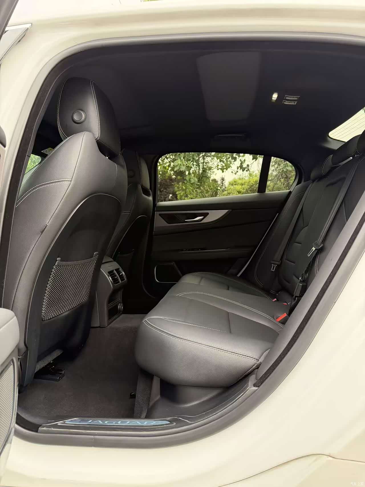 Land Rover XEL, 2021 9