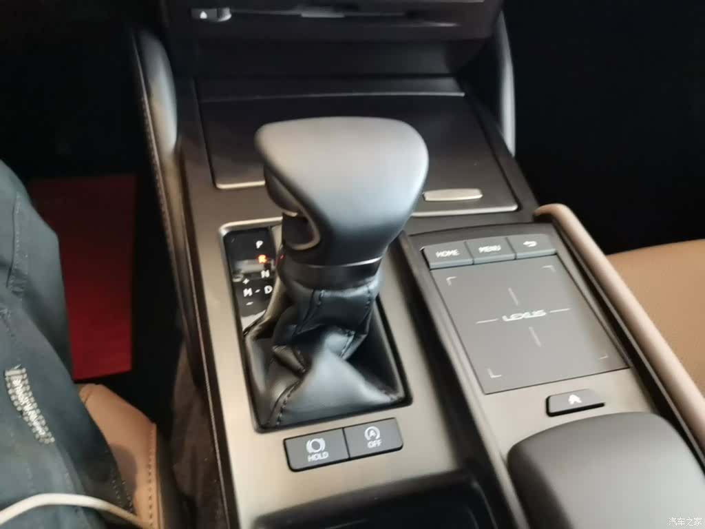Lexus ES, 2022 14