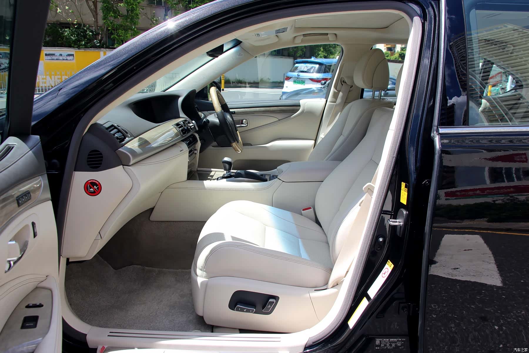 Lexus LS, 2015 9