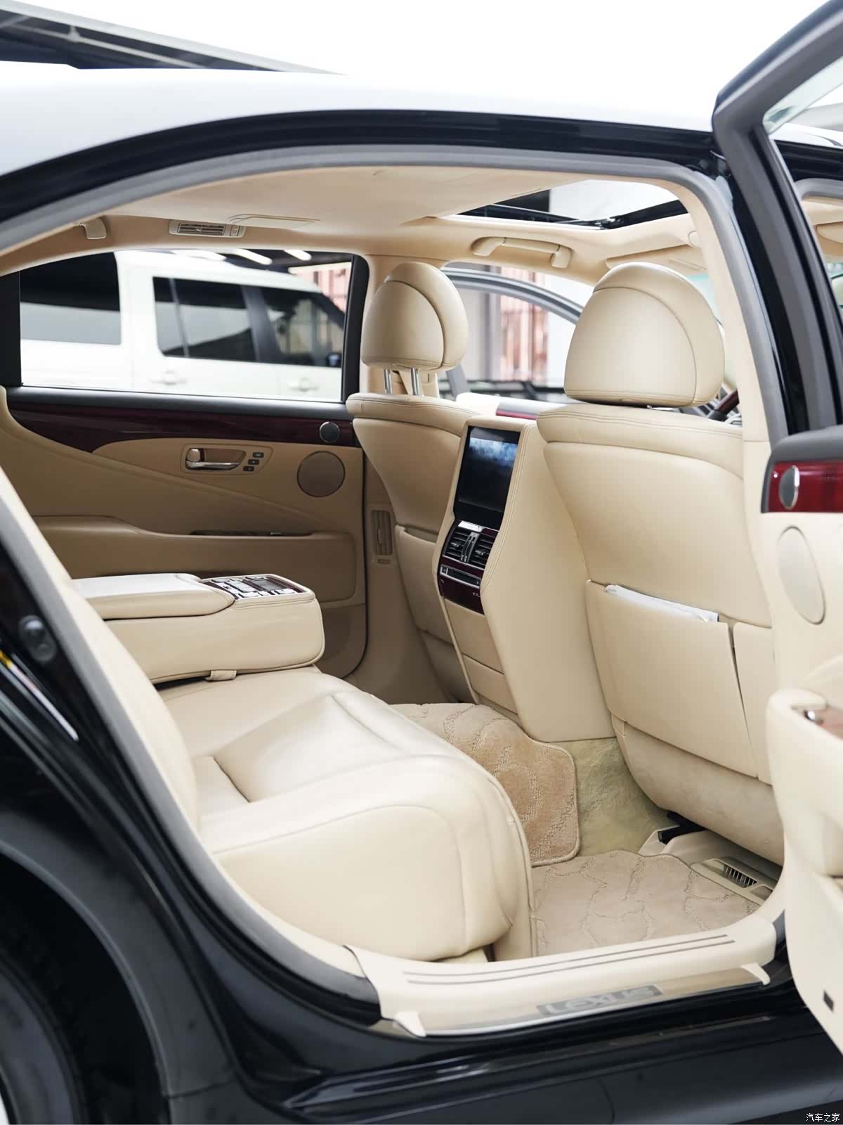 Lexus LS, 2010 9