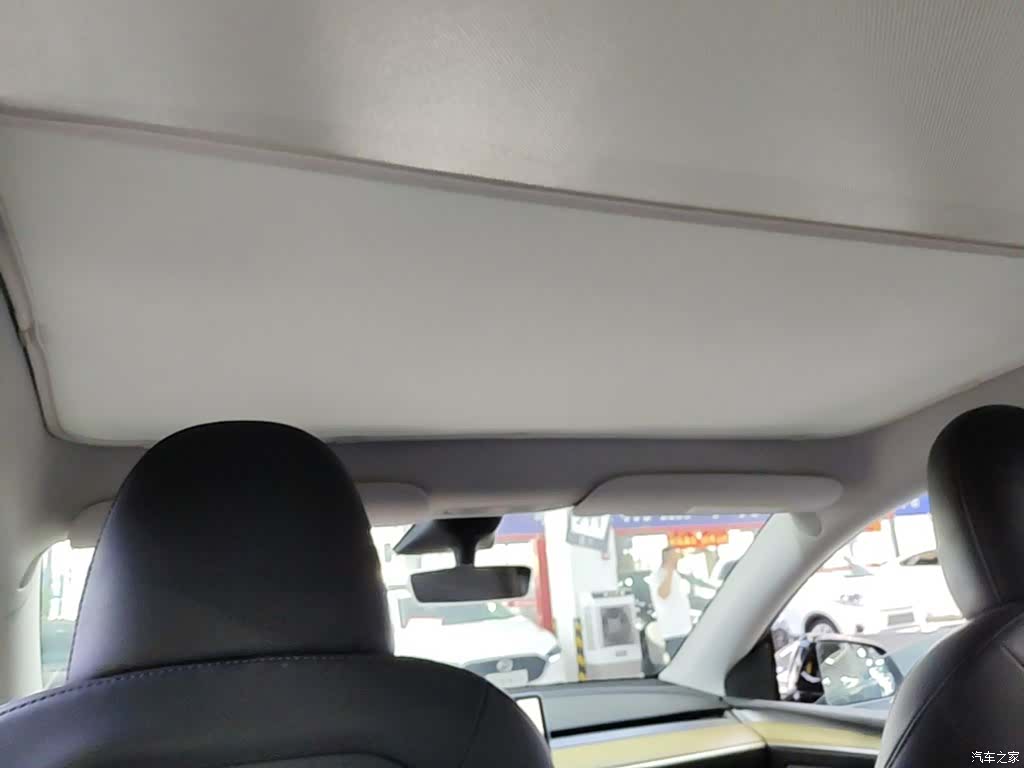 Tesla Model Y, 2023 18