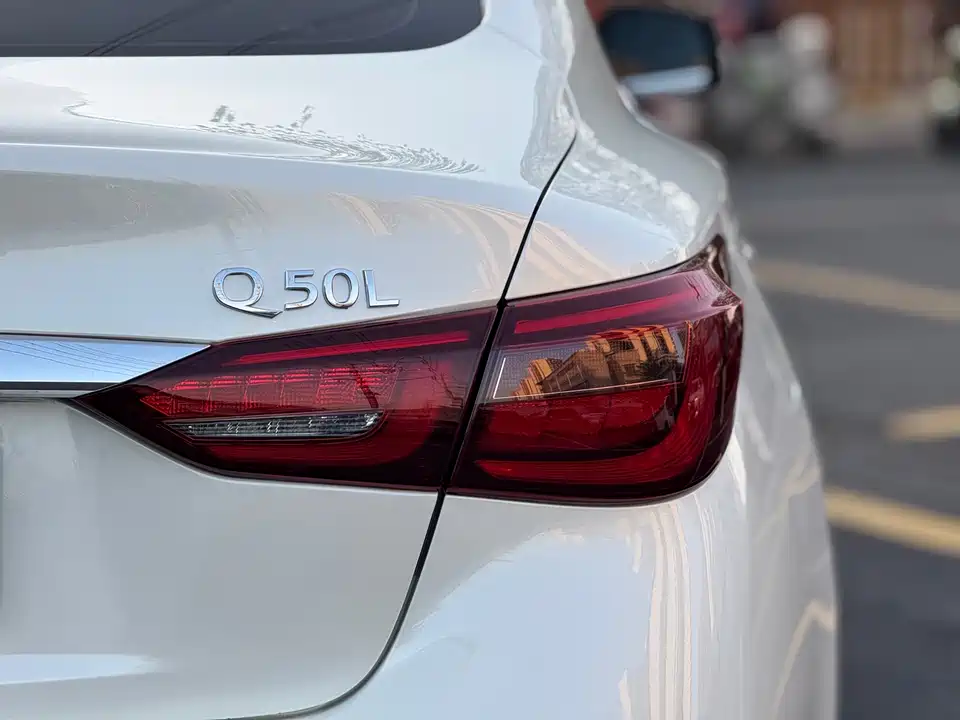 Infiniti Q50L