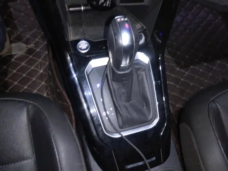 Volkswagen T-ROC exploring Songs