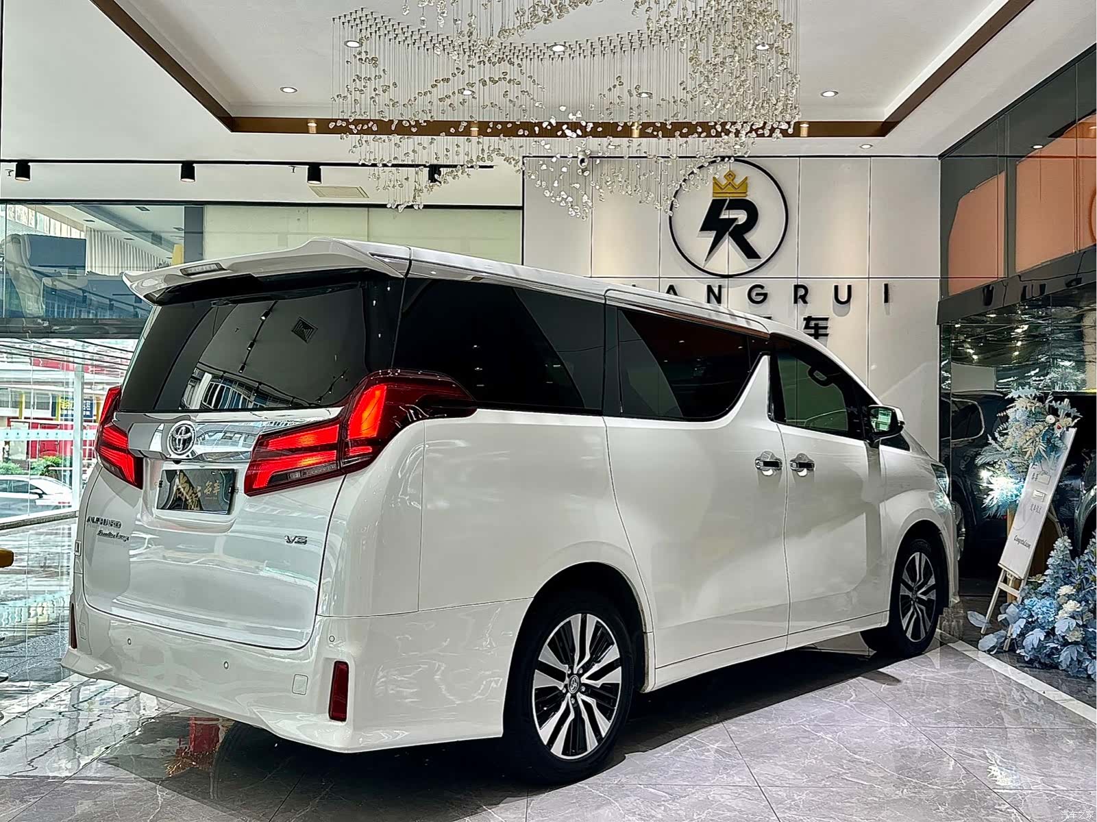 Toyota Alphard, 2018 11