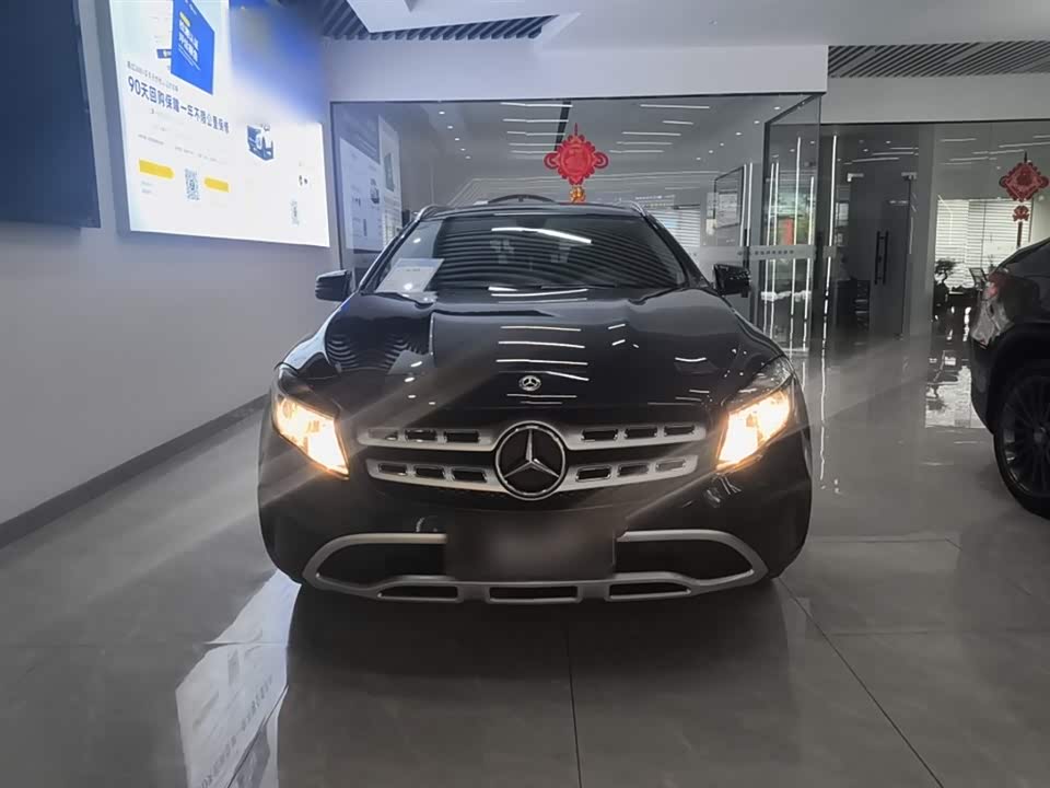 Mercedes-Benz GLA Mercedes-Benz GLA