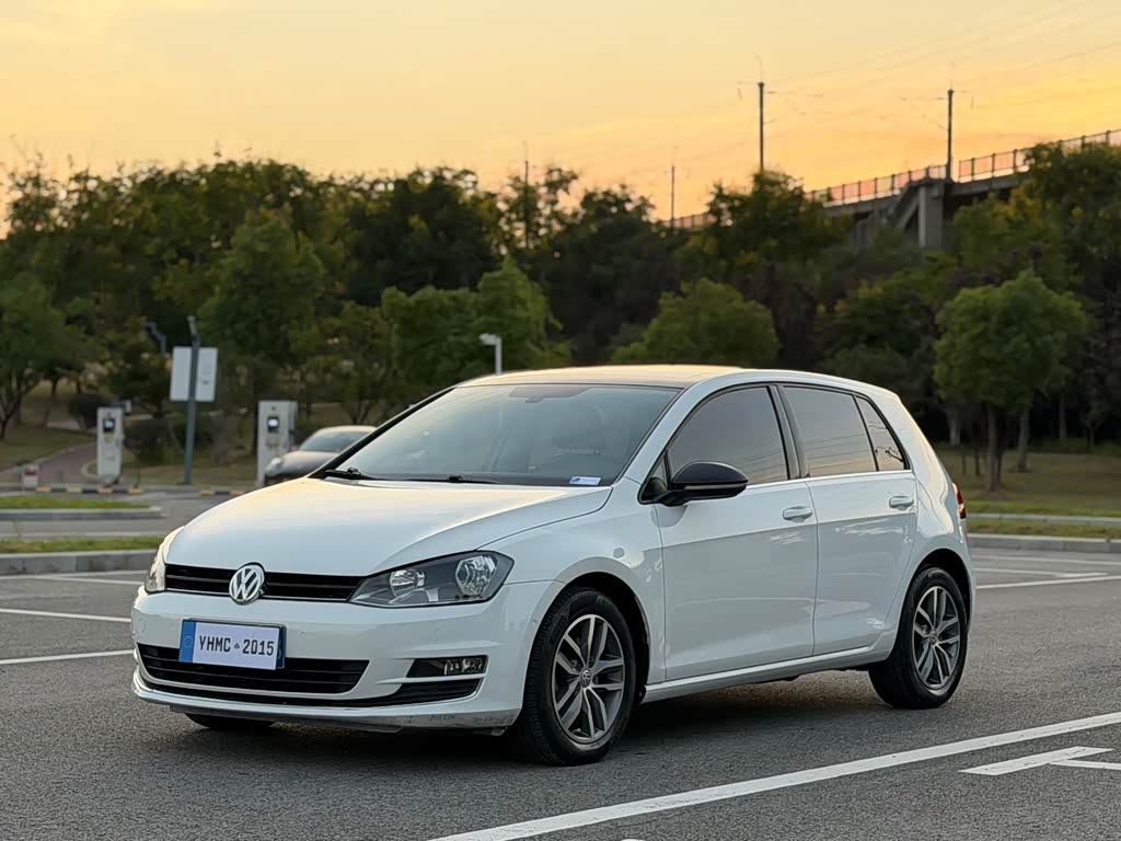 Volkswagen Golf 2017 230TSI AT Luxury