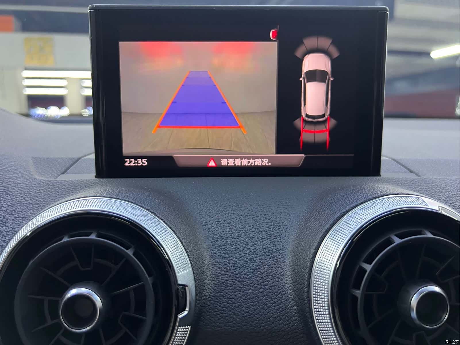 Audi Q2L, 2023 9