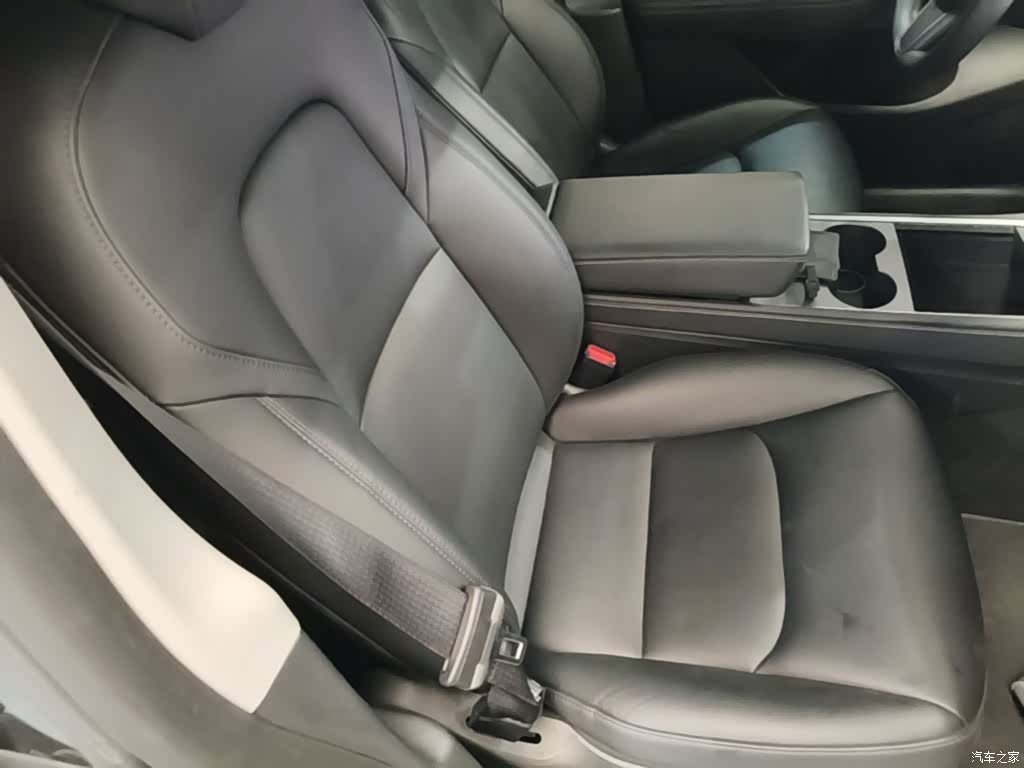 Tesla Model Y, 2021 25
