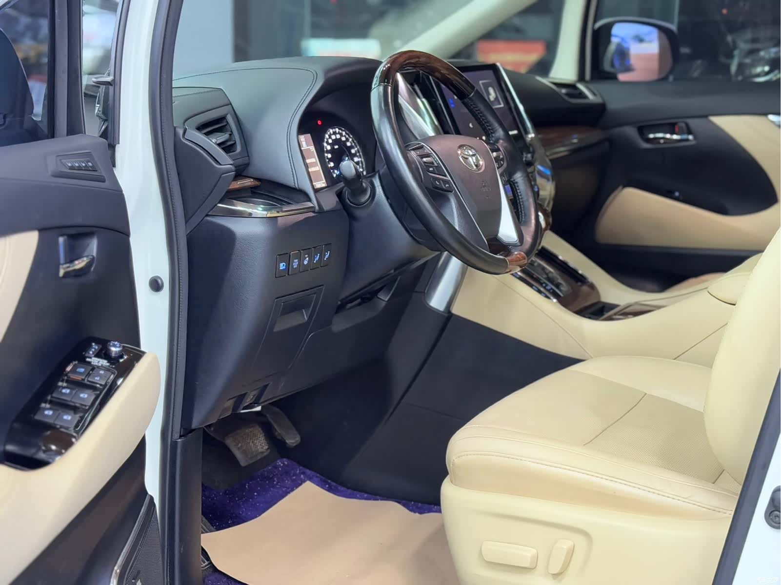 Toyota Alphard, 2018 6