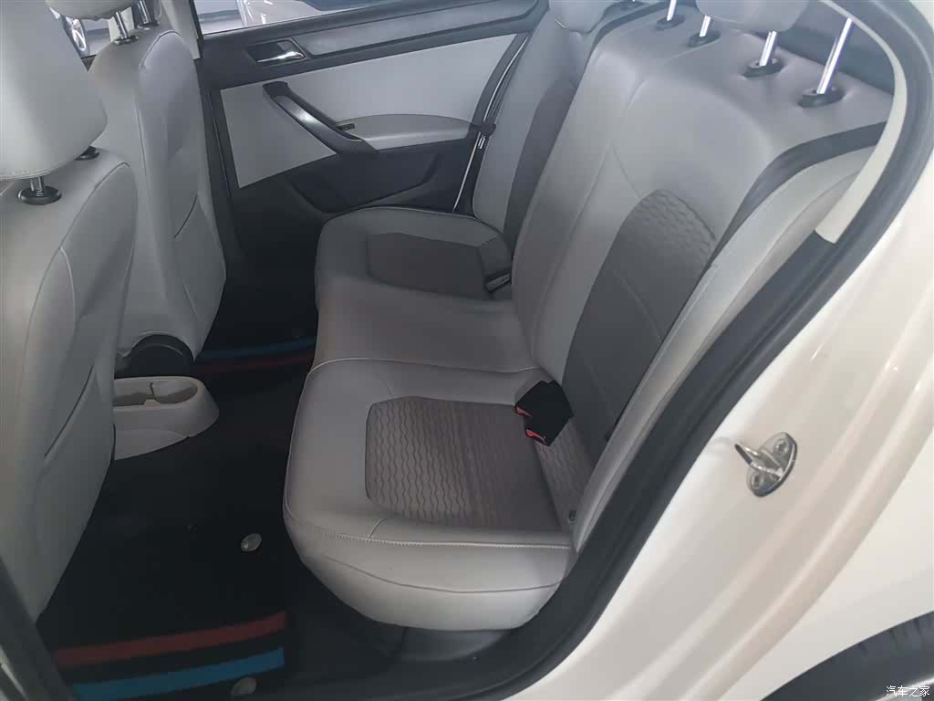Skoda Rapid, 2017 17
