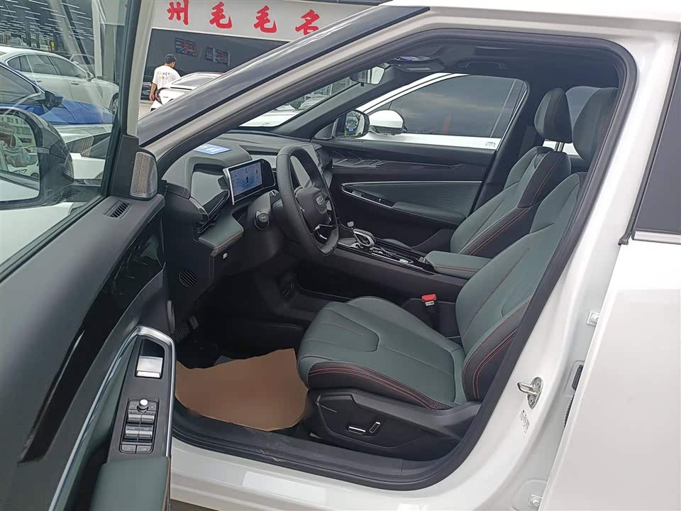 Geely Atlas