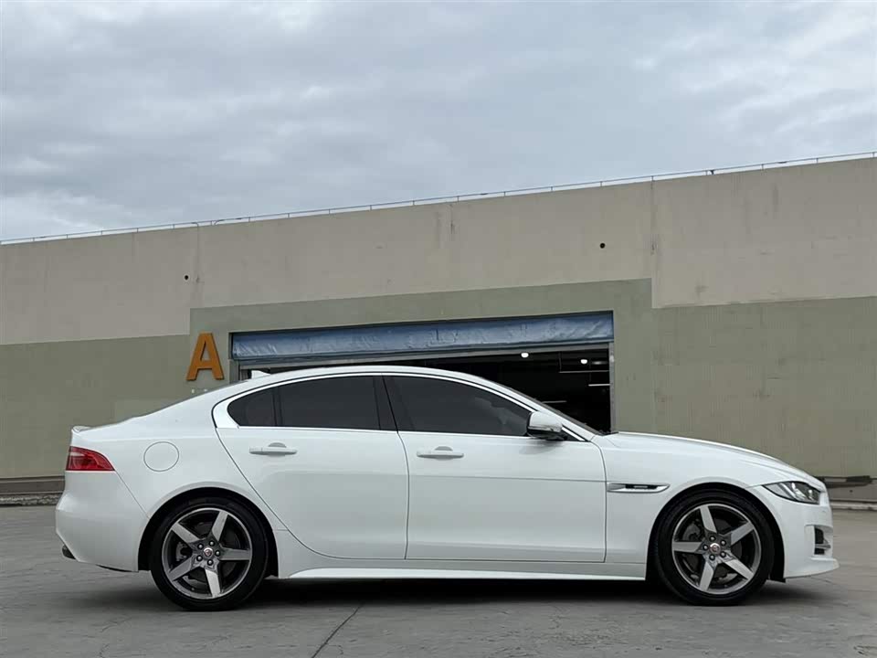 Jaguar XE