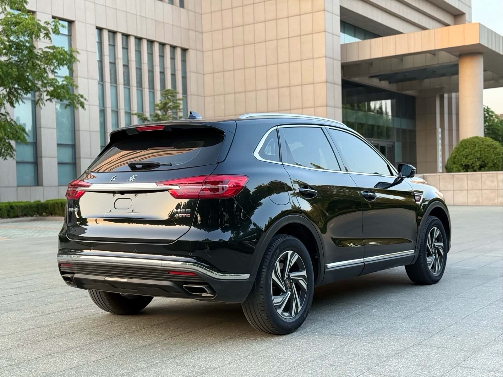 Hongqi HS5, 2022 4