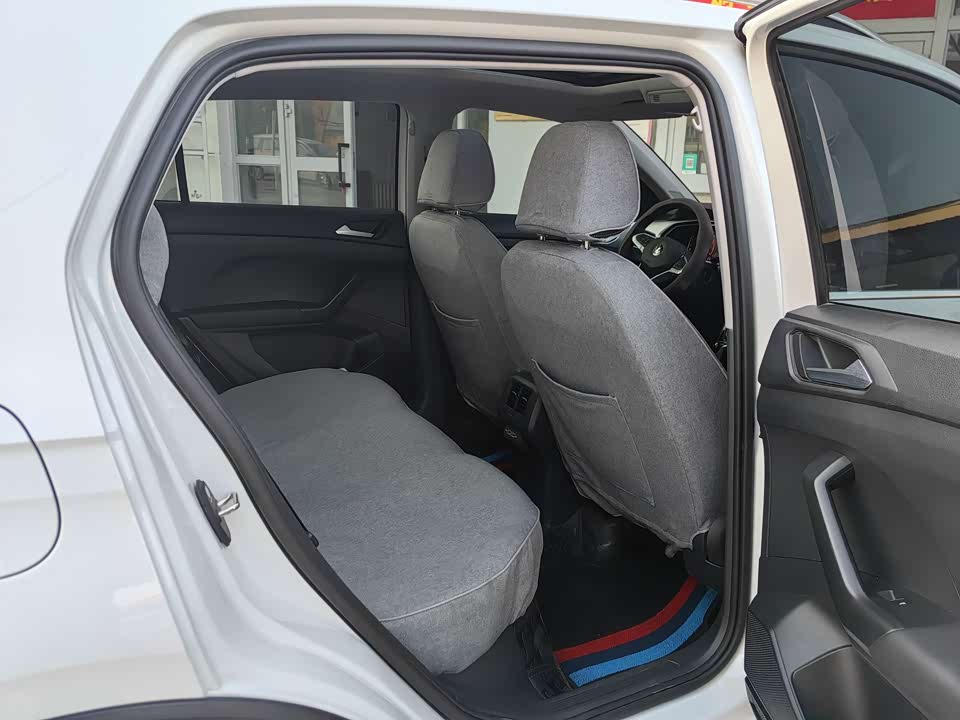 Volkswagen Exploring the shadow