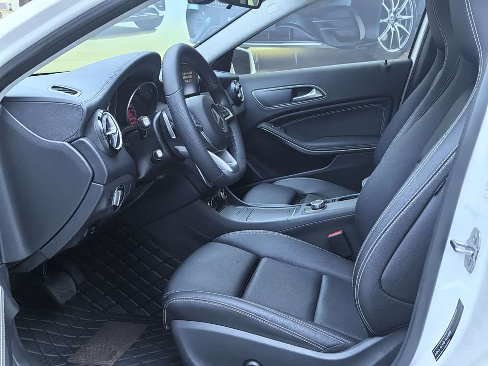Mercedes-Benz GLA Mercedes-Benz GLA