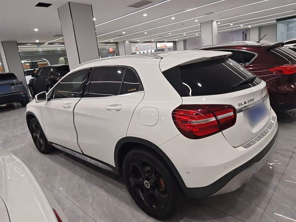 Mercedes-Benz GLA
