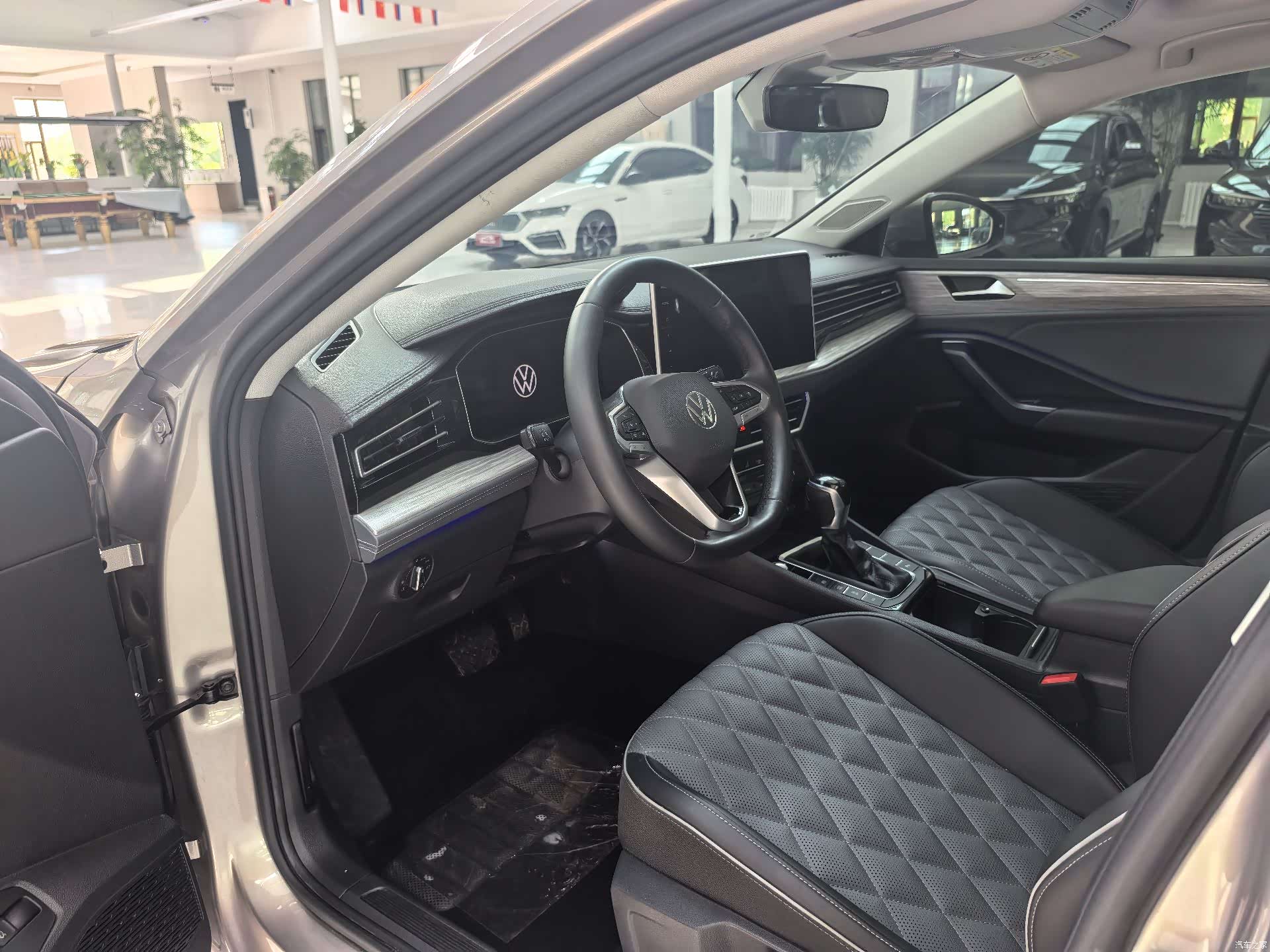 Volkswagen Sagitar, 2023 9