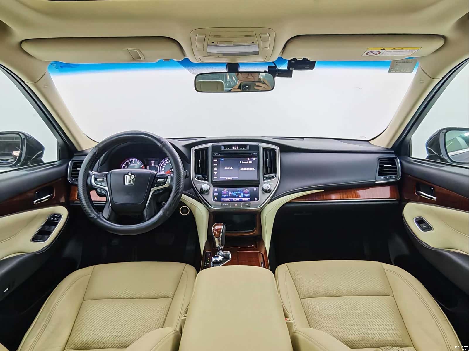 Toyota Crown, 2016 9
