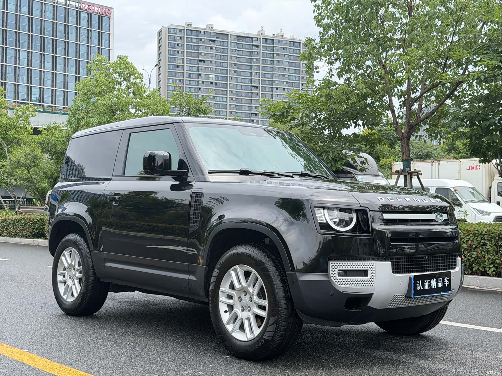 Land Rover Defender, 2024 3