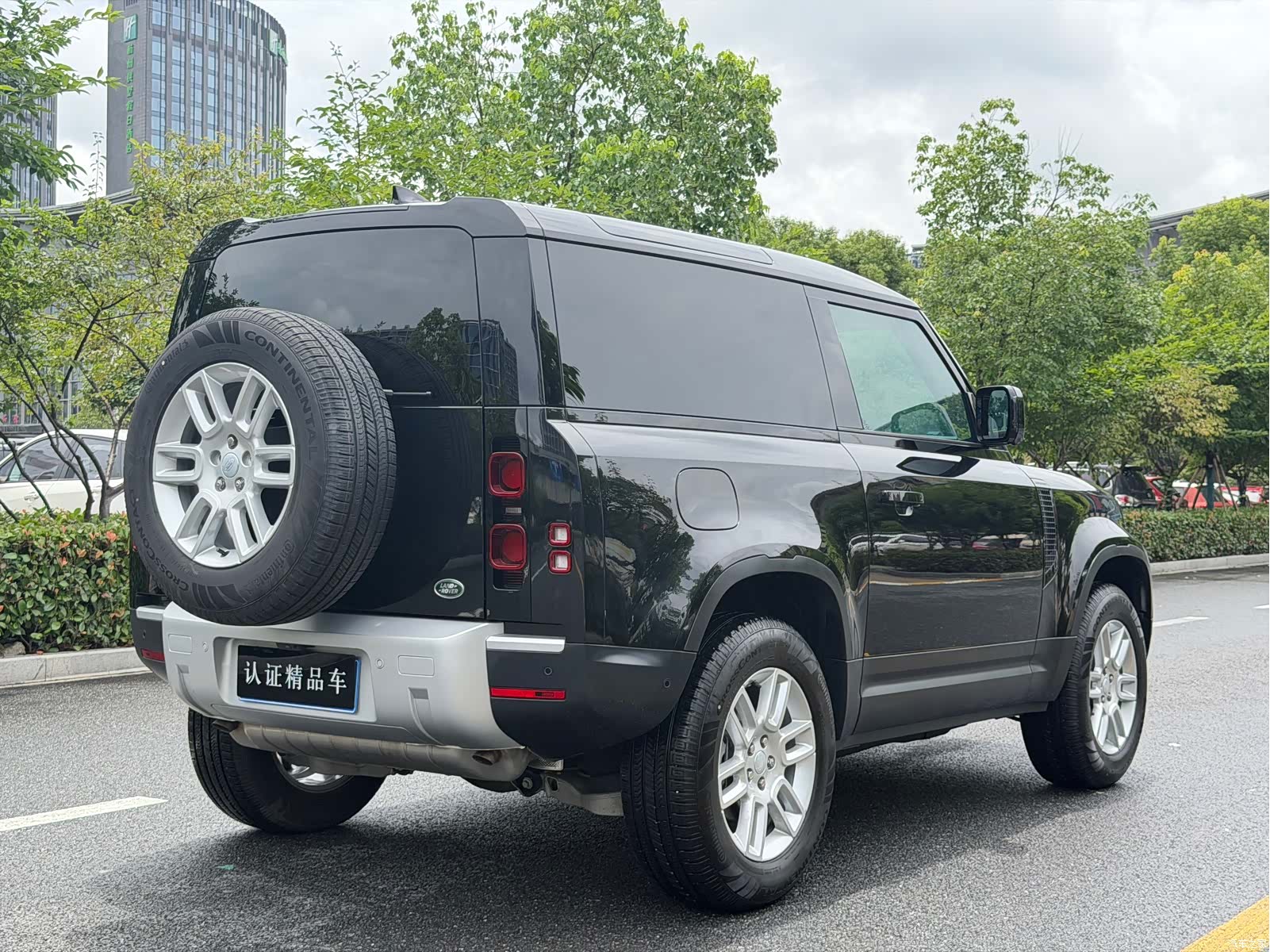 Land Rover Defender, 2024 6