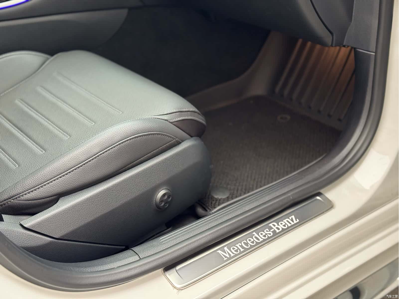 Mercedes-Benz C-Class, 2024 36