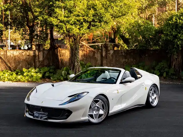 Ferrari 812 2023 — купить из Китая под заказ