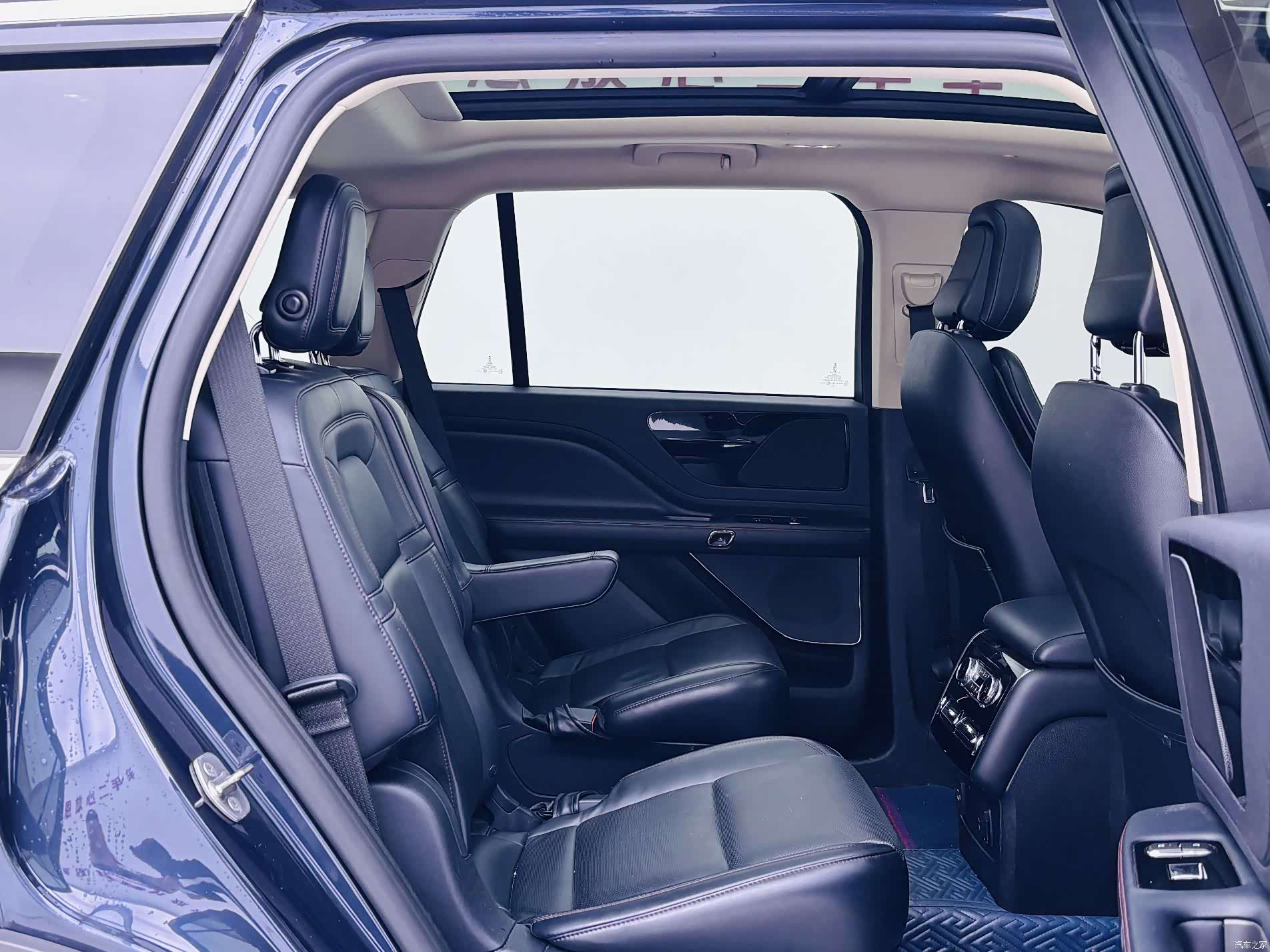 Lincoln Aviator, 2022 9