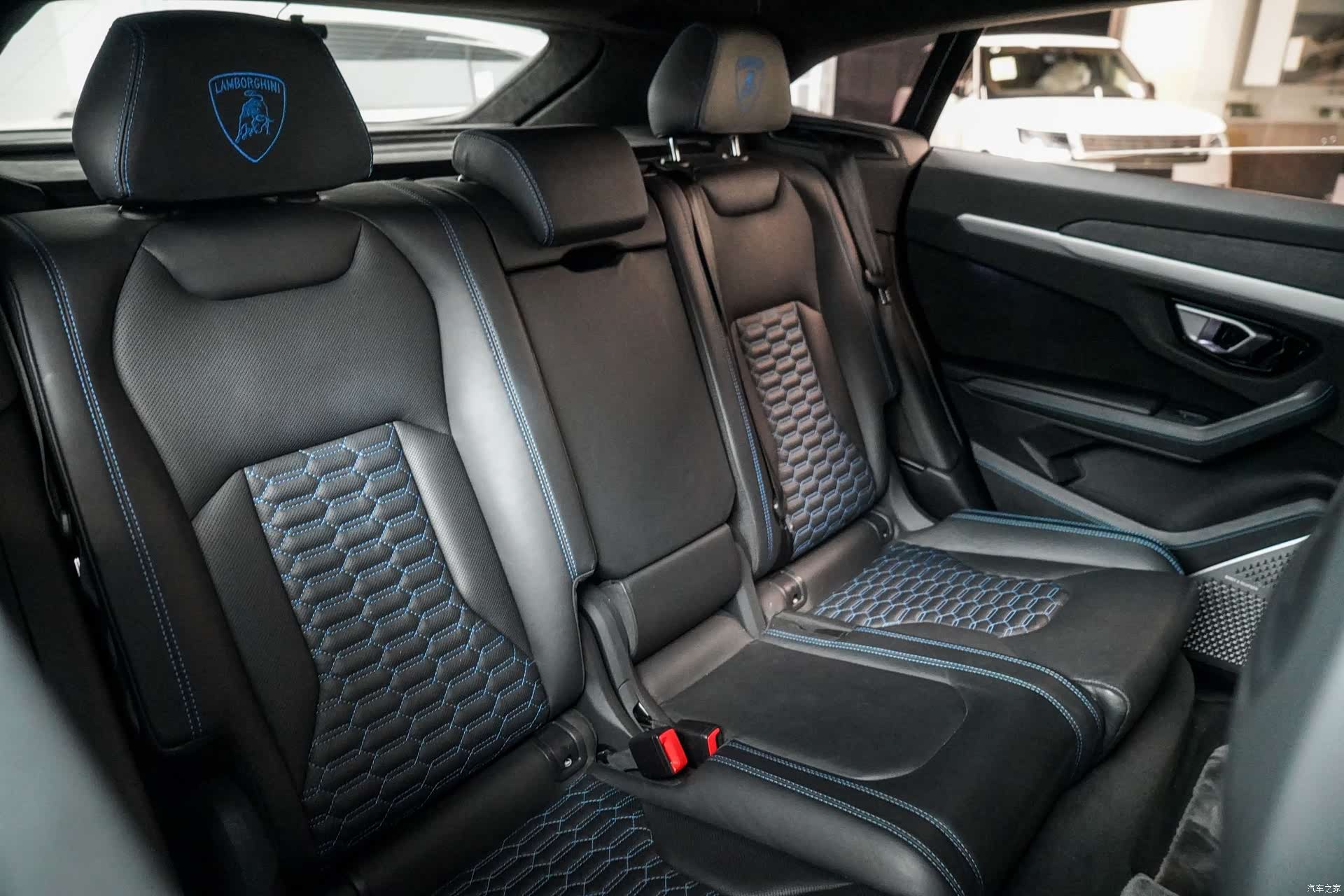 Lamborghini Urus, 2019 11