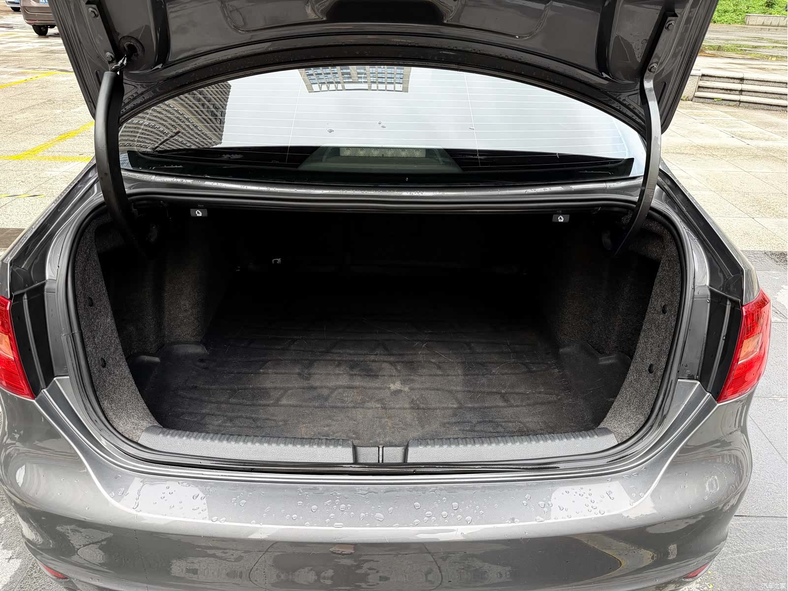 Volkswagen Sagitar, 2012 12
