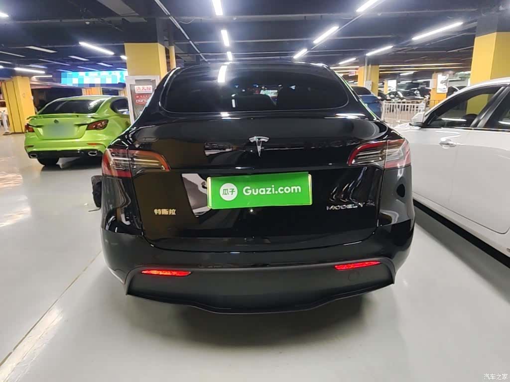 Tesla Model Y, 2024 6