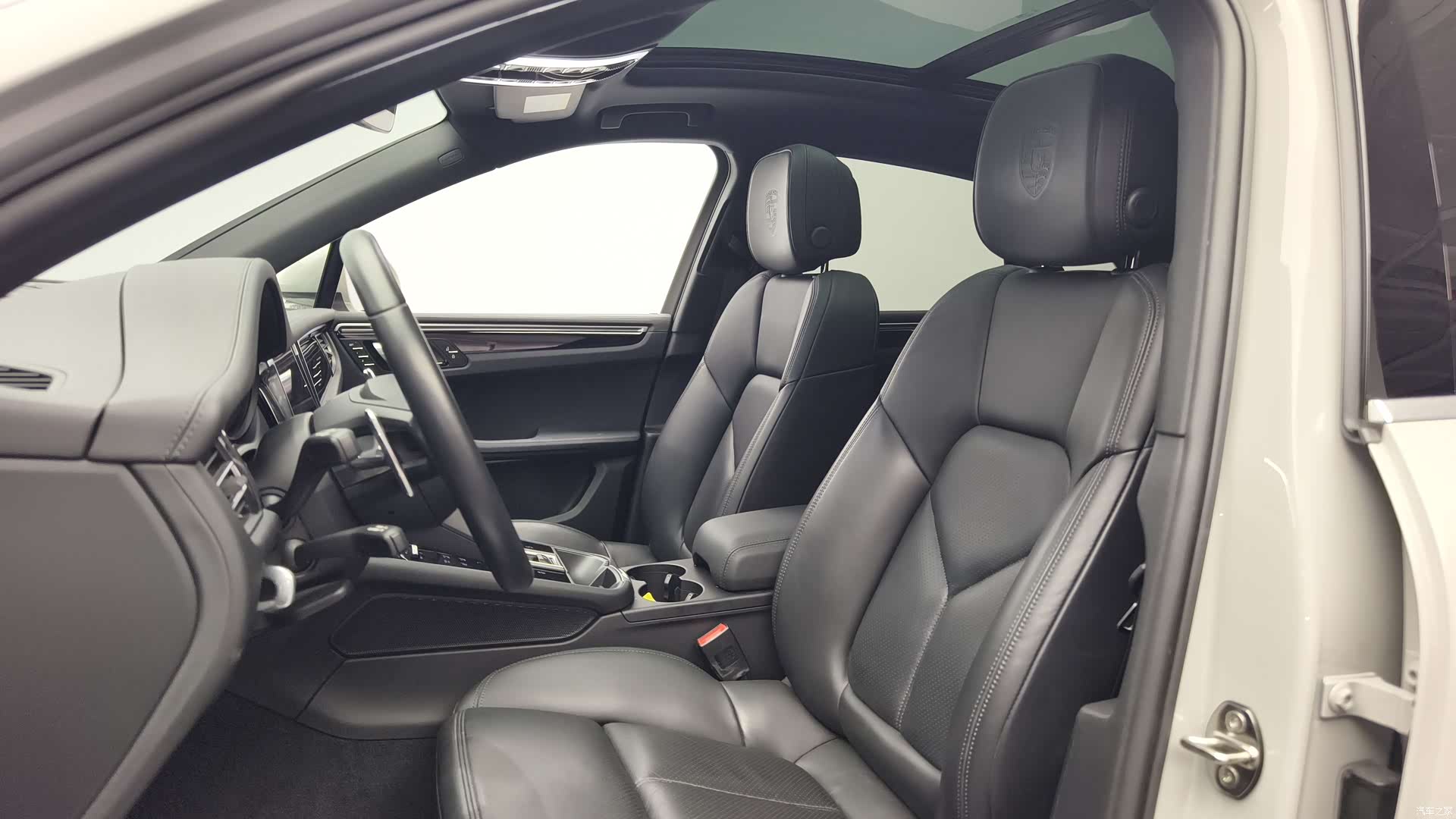 Porsche Macan, 2022 11