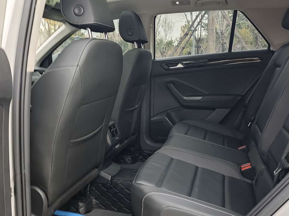 Volkswagen T-ROC exploring Songs