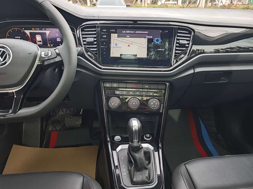 Volkswagen T-ROC exploring Songs