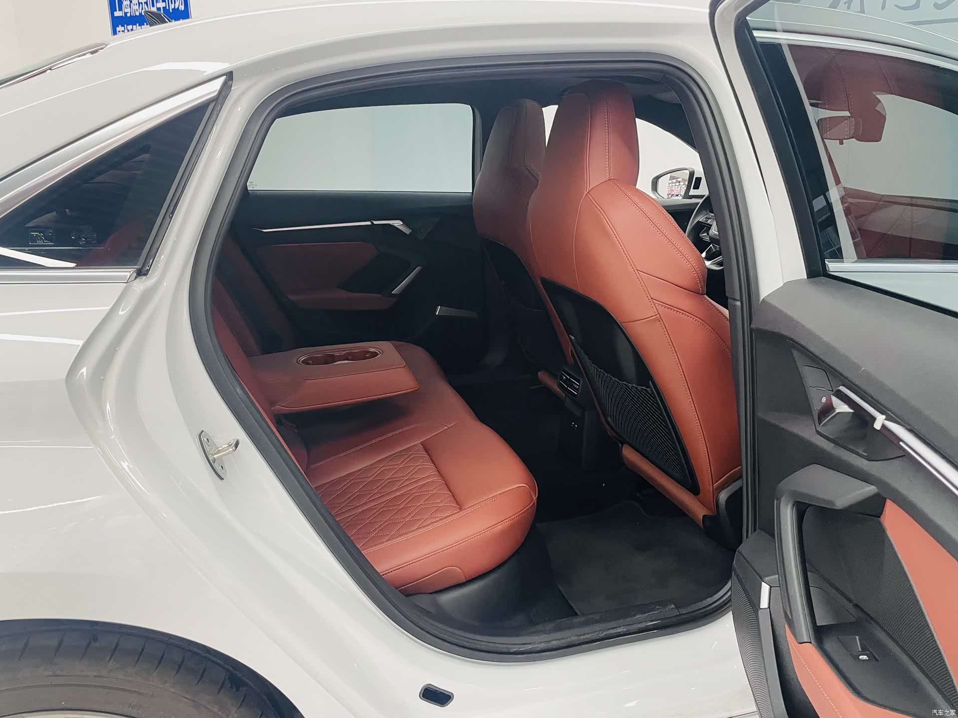 Audi Flying Spur, 2025 12