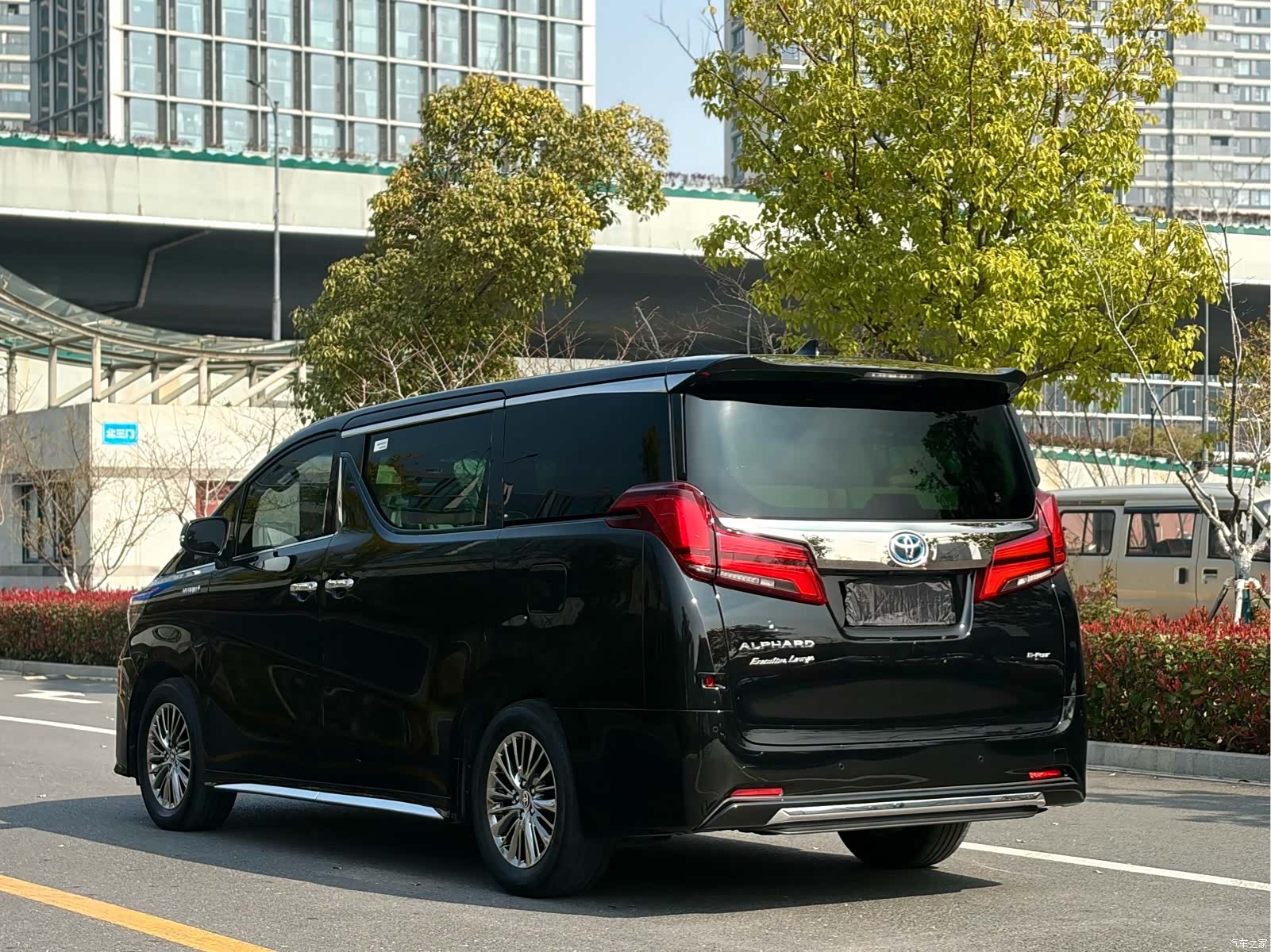 Toyota Alphard, 2022 4