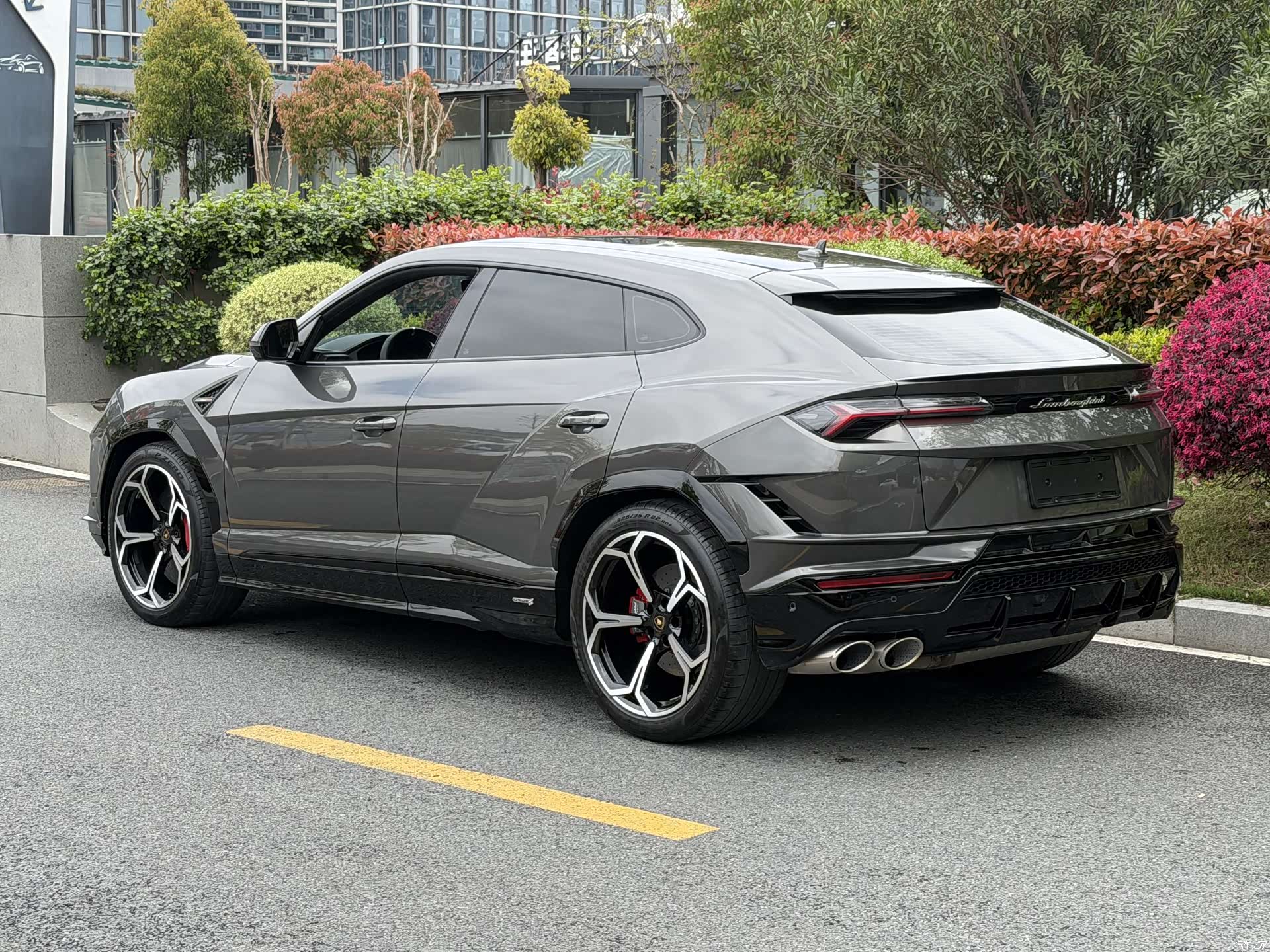 Lamborghini Urus, 2023 3