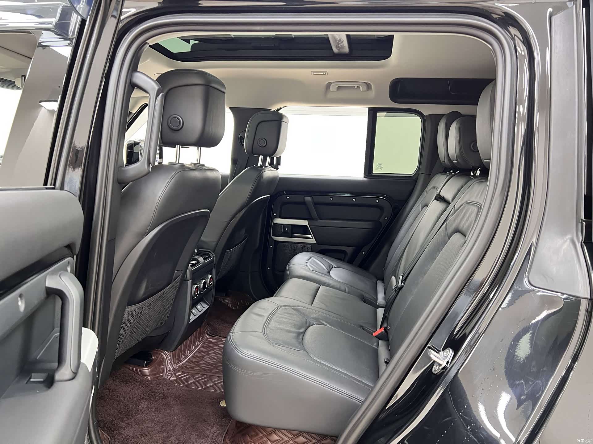 Land Rover Defender, 2022 14