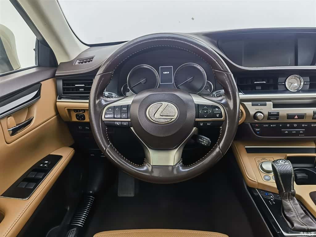 Lexus ES, 2017 11