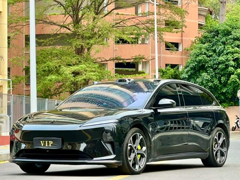 NIO ET5