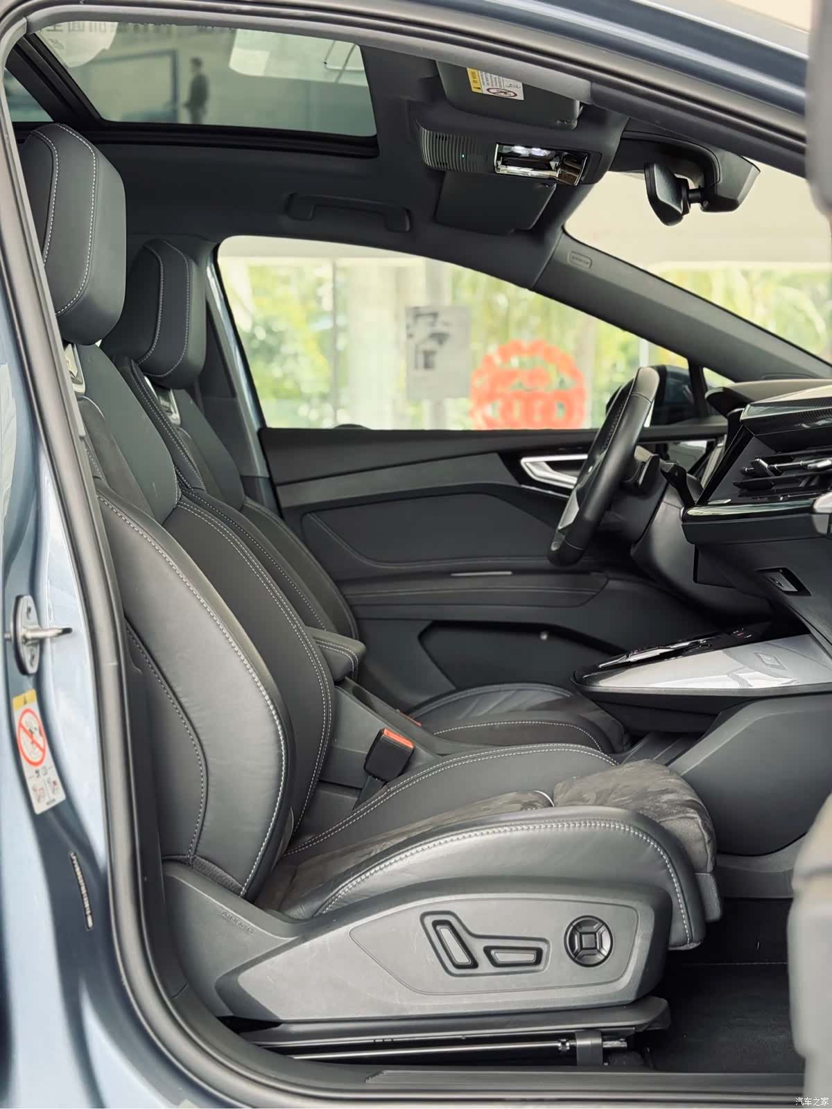 Audi Q4 e-tron, 2023 все фото