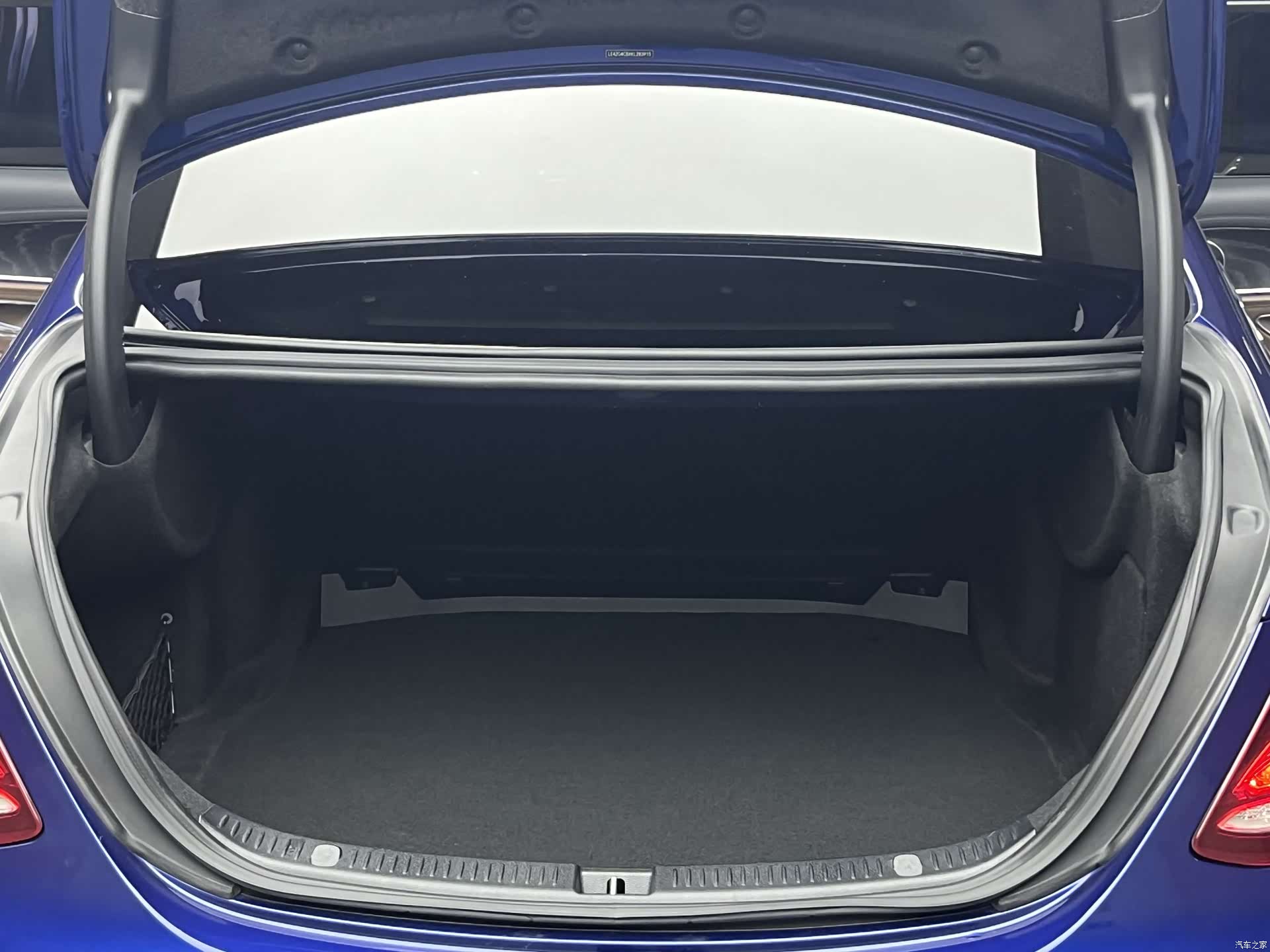 Mercedes-Benz E-Class, 2019 27