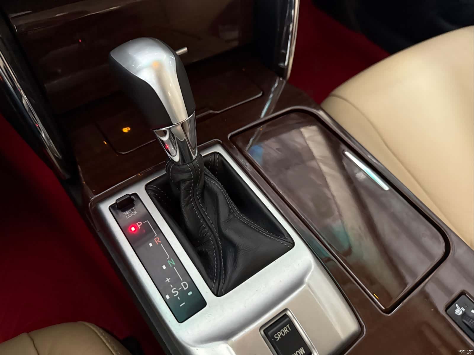 Toyota 2.5V, 2015 25