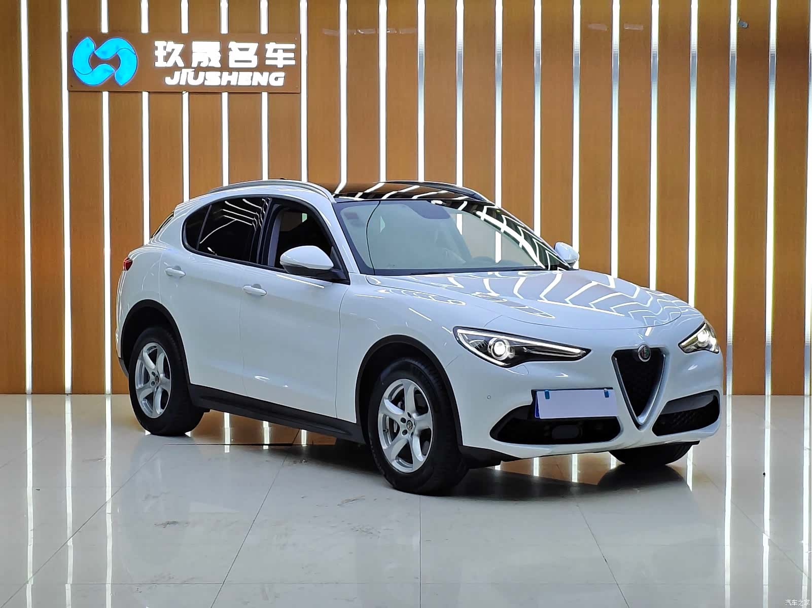 Alfa Romeo Stelvio, 2019 3
